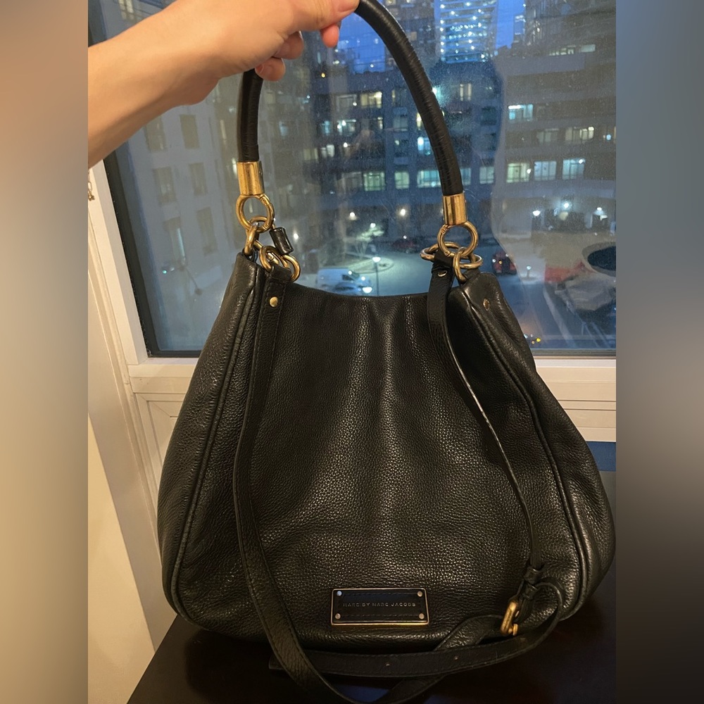 Marc Jacobs black leather purse